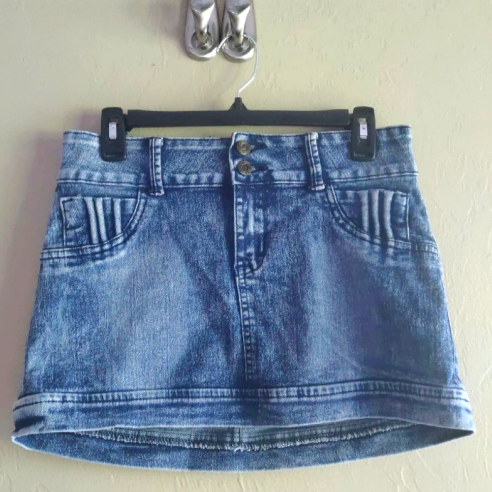 Pre-owned Colombian denim skirt in Size 11 (Colombian size).
